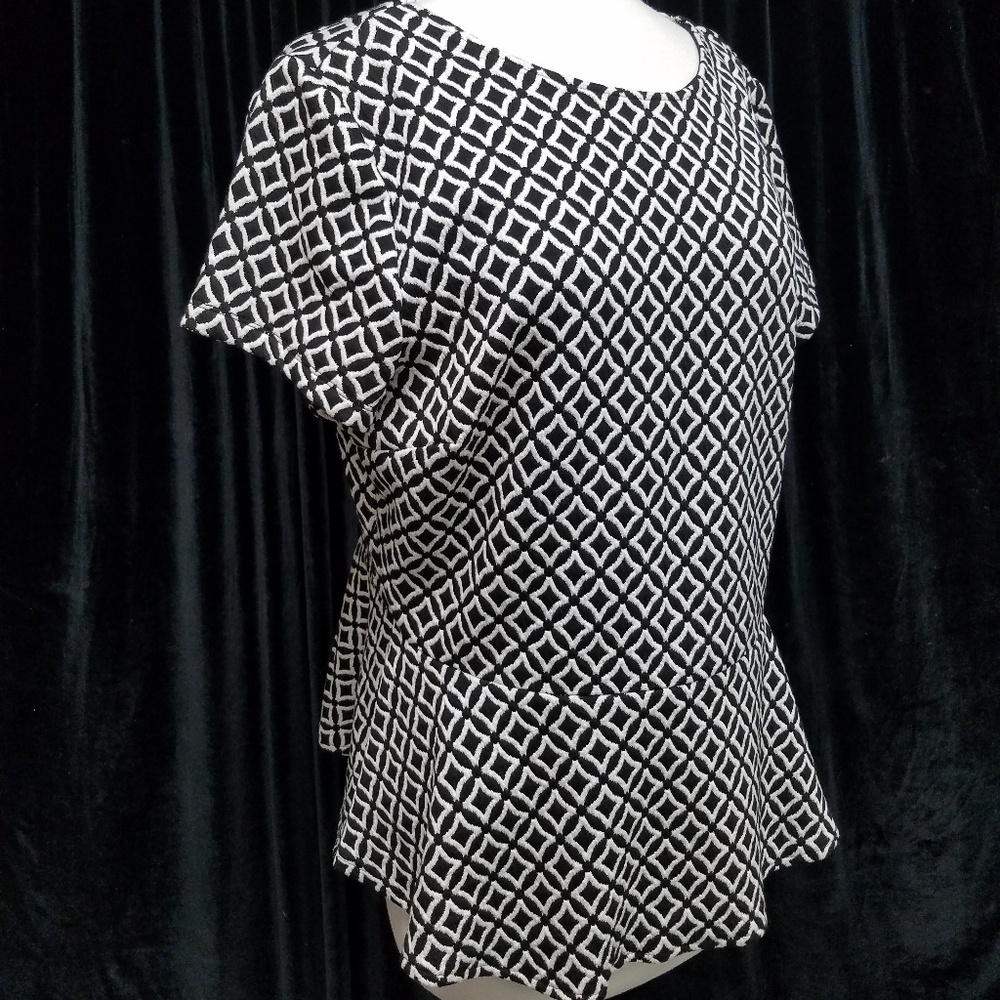 Roz & Ali Peplum Top - EUC - Size L